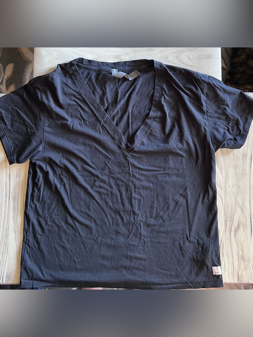 Vuori Womens V Neck T Shirt Size Small Black 100% Cotton Short Sleeve